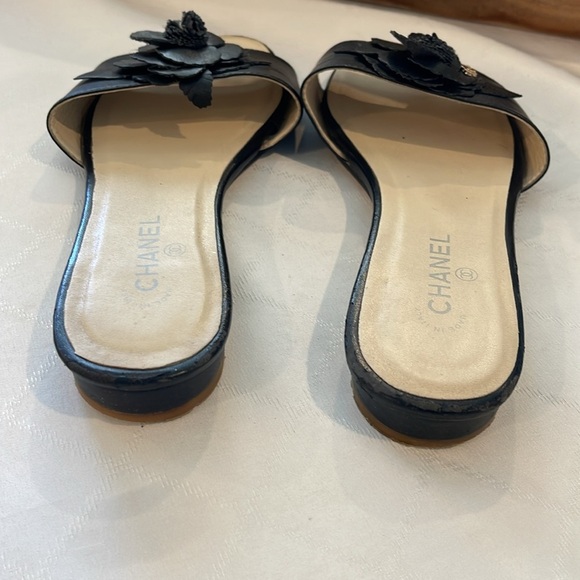 Chanel Black Camellia Embellished Leather Slide sandal shoes Size 39 - Picture 10 of 11